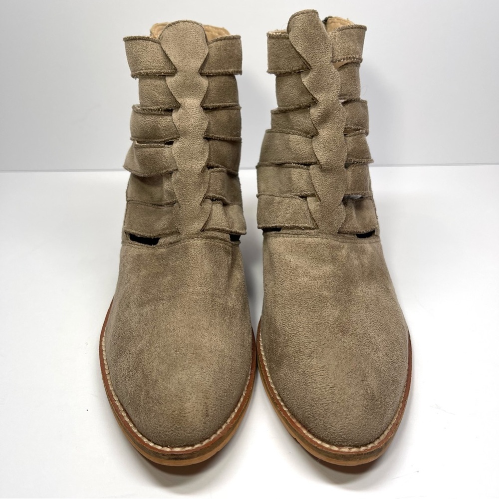 A Rider Girl Suede Ankle Boots Women’s Size‎ 6 Taupe